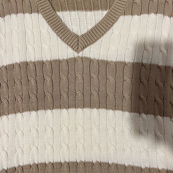 Brandy Melville Sweater - Picture 3 of 6